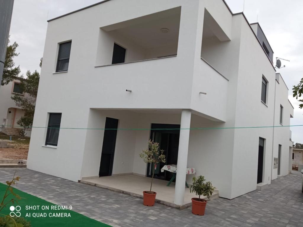 Apartman Franc S, Vir