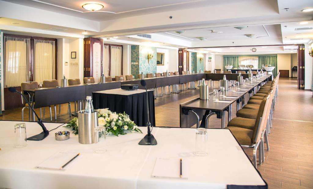 غرفة الاجتماعات/الاحتفالات