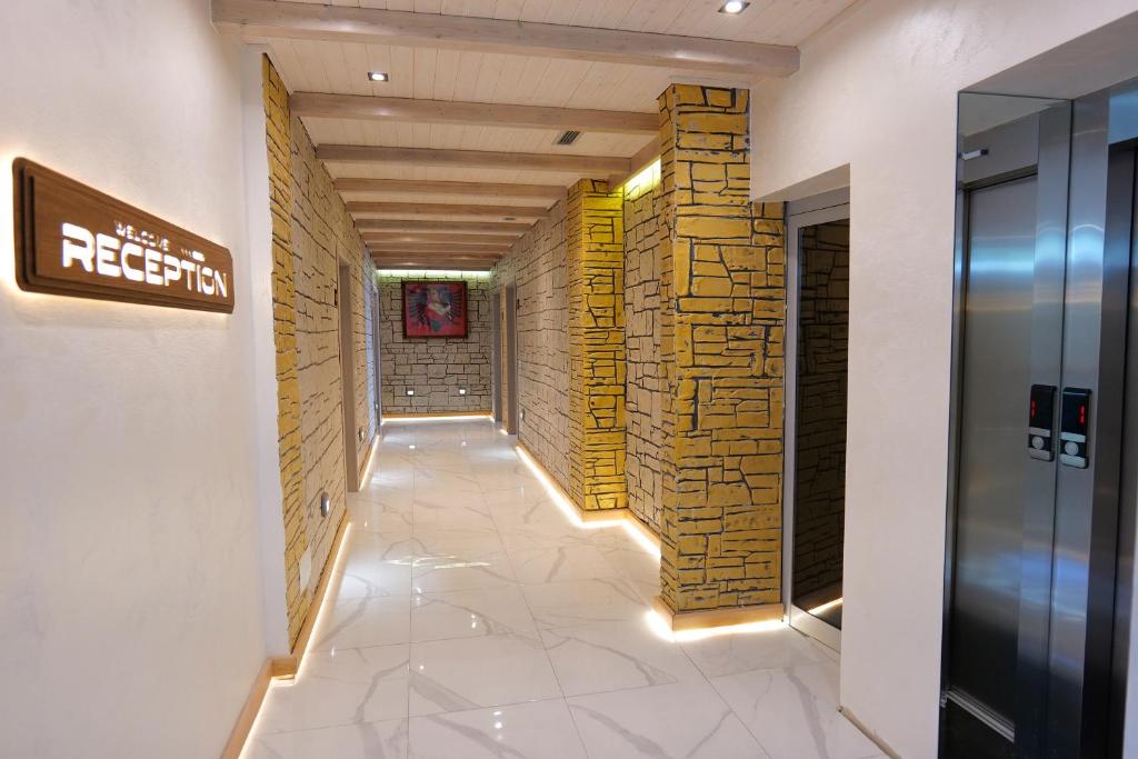 フロント・ロビー