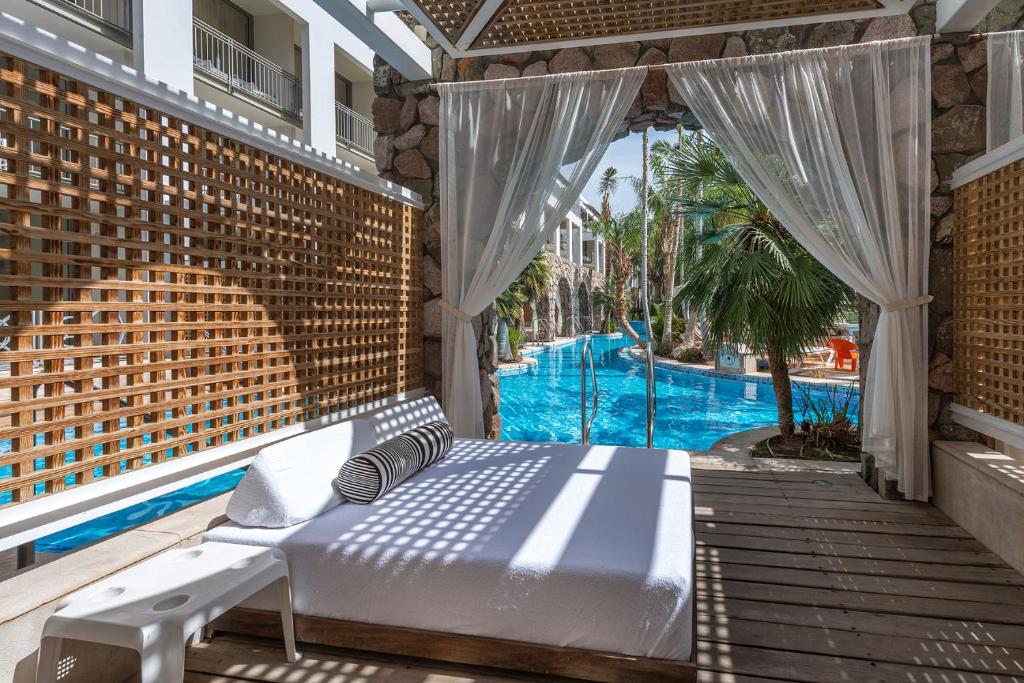 Isrotel Agamim Hotel photo