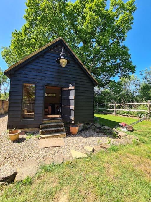 Gatwick hideout, Charlwood