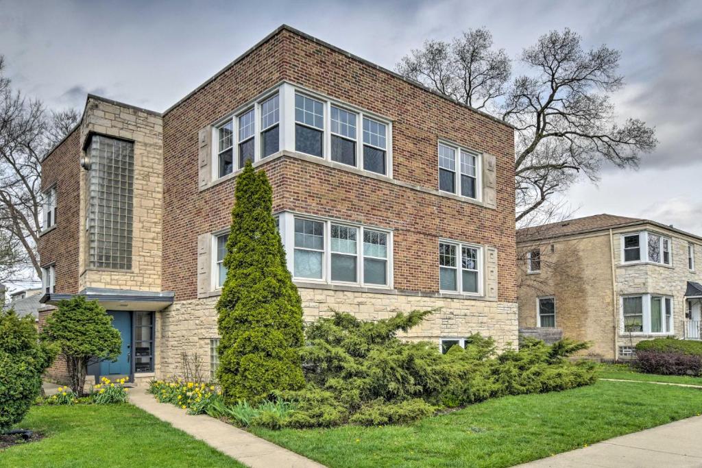 Stylish, Bright Garden-Level Apt with Fireplace