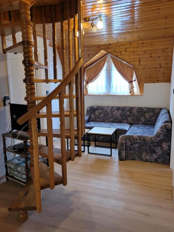 Henrietta Apartmanhaz