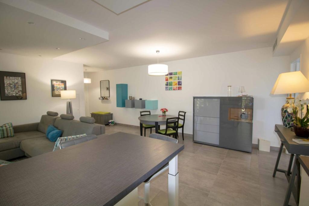 Beautiful 78m With 2 Balconies In Saint Raphaël - 2