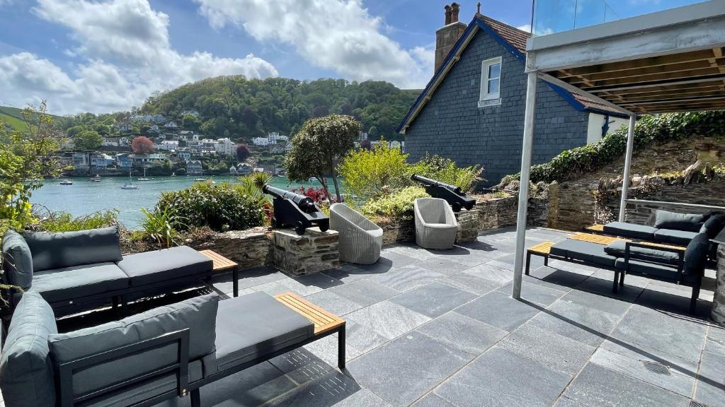 Two Guns, Dartmouth photo 8