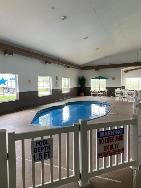 AmericInn by Wyndham Maquoketa photo