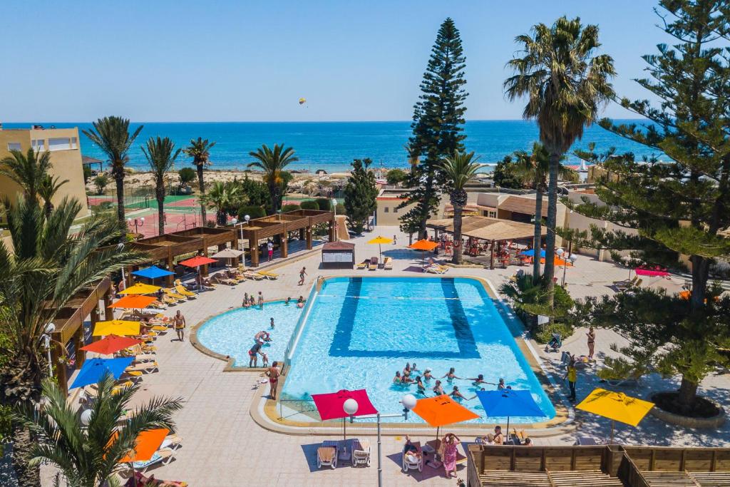Abou Sofiane Hotel — Swimming pool in Port El Kantaoui