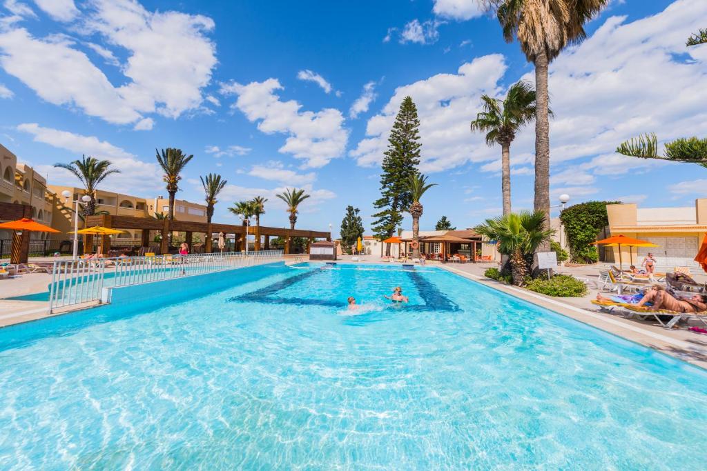 Abou Sofiane Hotel — Swimming pool in Port El Kantaoui