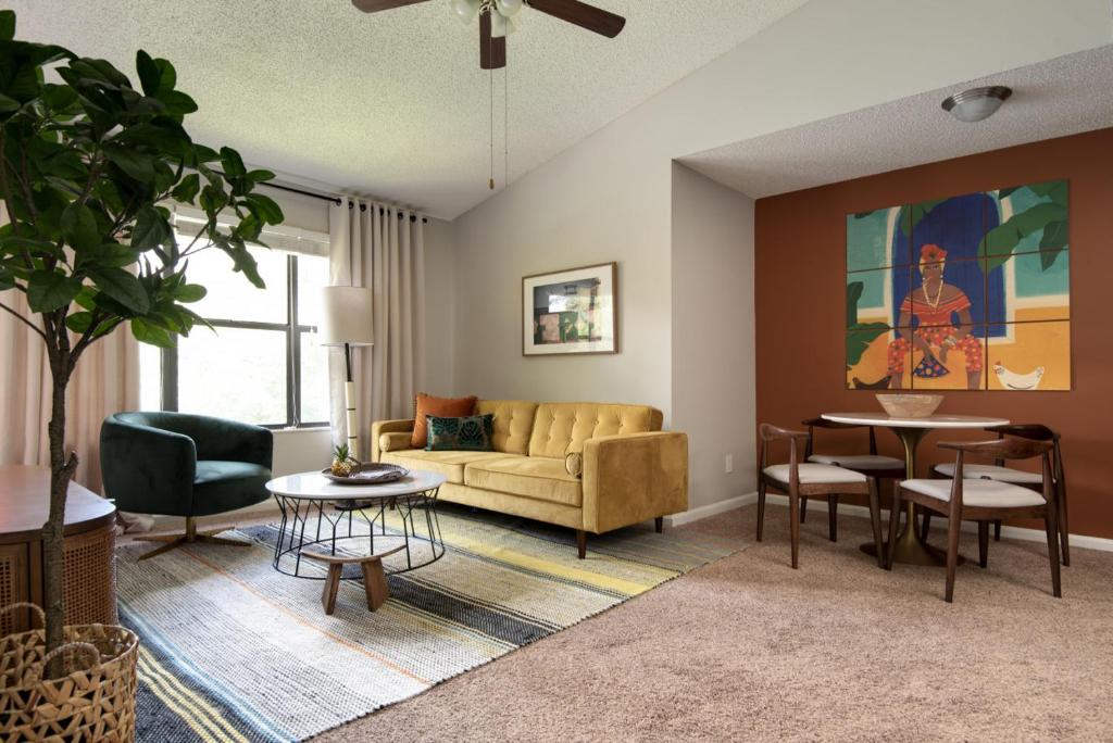 WanderJaunt Grande Oasis Luxury Apartments in Tampa (FL) reviews