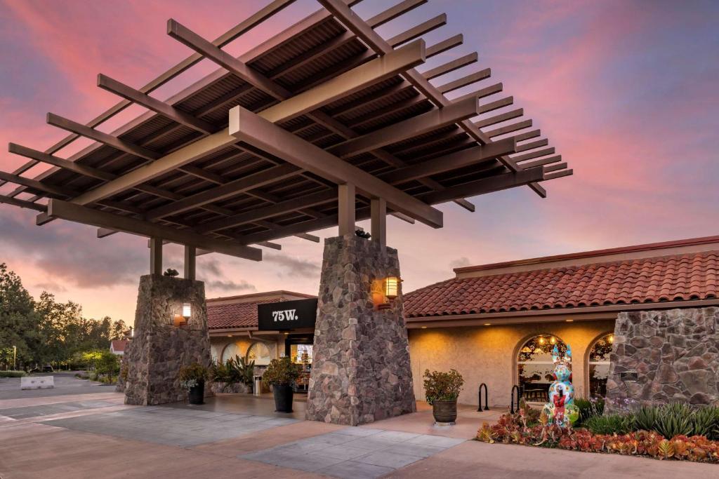 Best Western Plus Thousand Oaks Inn photo