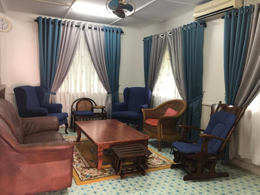 Complete 3-bedroom house with private bathrooms. photo