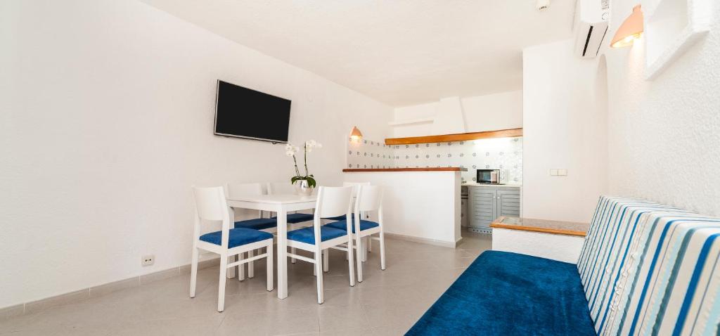 Globales Montemar — Hotel rooms in Santa Eulalia, Balearic Islands