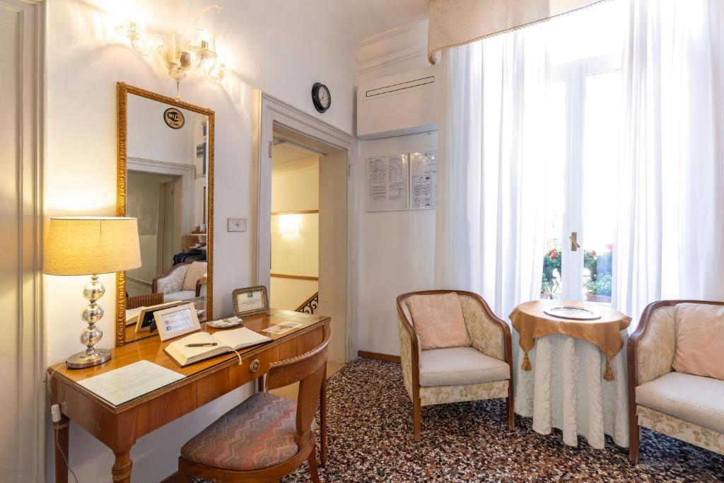 Albergo Casa Petrarca photo