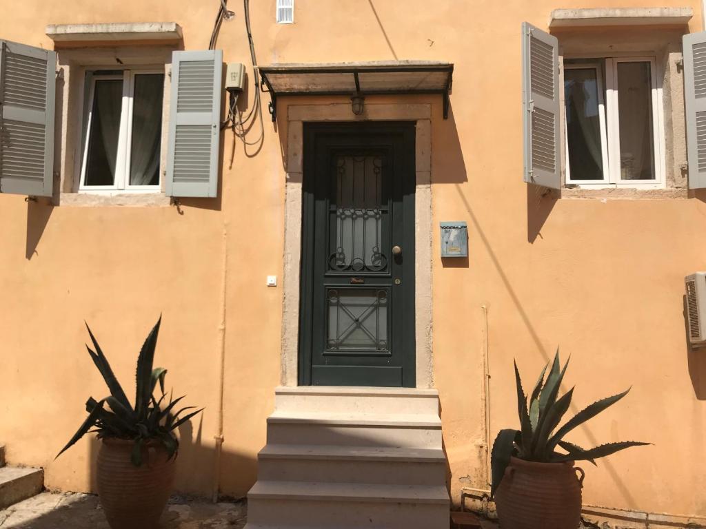 Phaedra's Apartment, Korfu