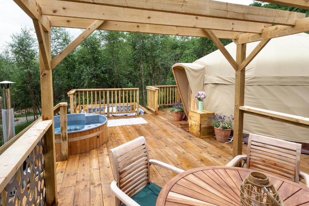 Yurtshire Eavestone Lake - Birch Yurt photo 3