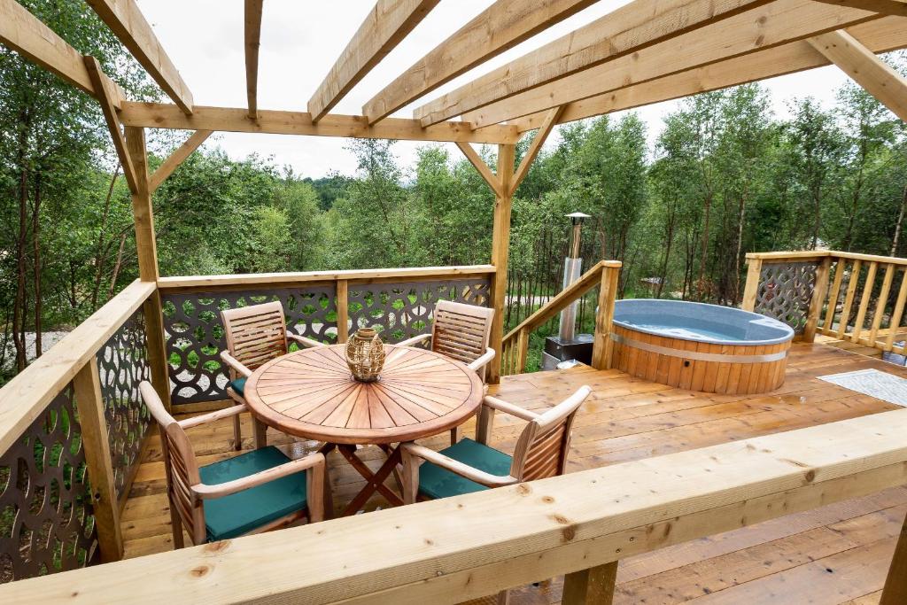 Yurtshire Eavestone Lake - Birch Yurt photo 5