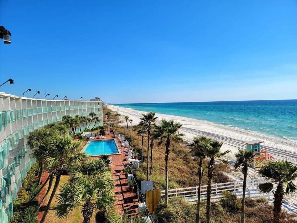 Exterior view, Casa Loma Panama City Beach - Beachfront in Panama City (FL)