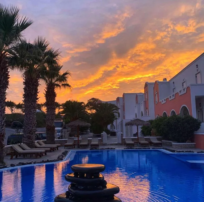 Villa Manos Hotel, Hotel in Karterados