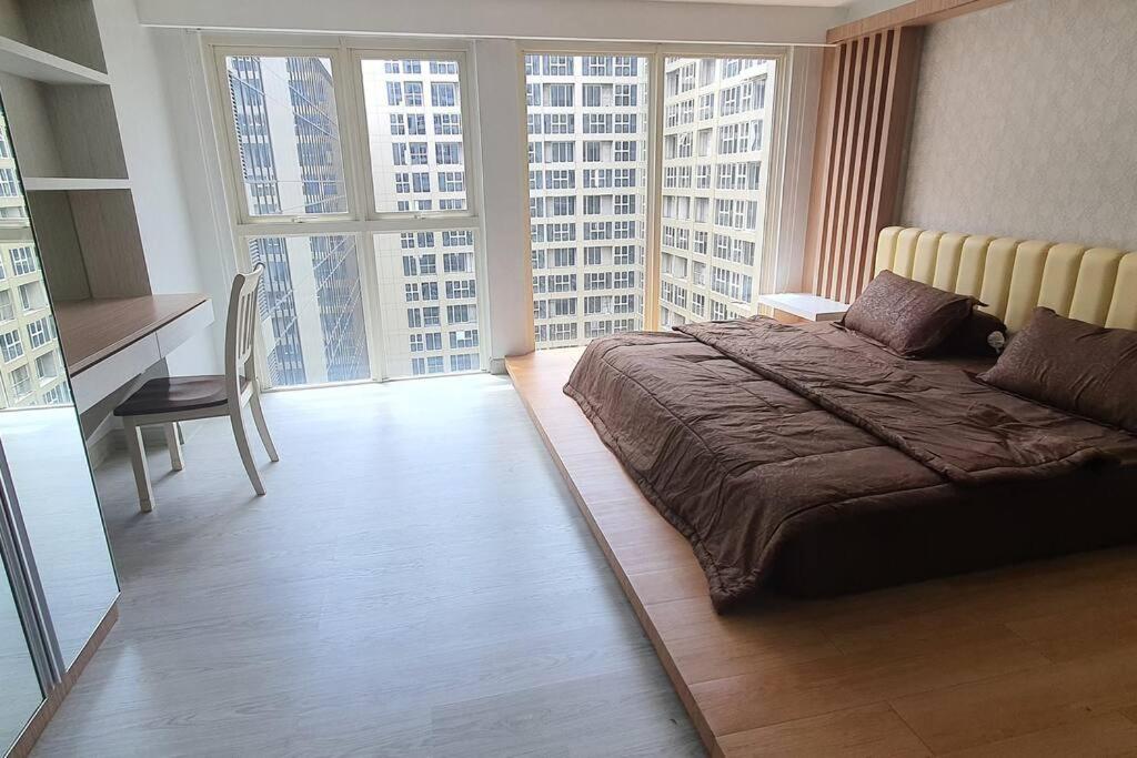 Huge Family Room 94m2 Jati Junction - Pool &amp; Gym — Hotel in Medan