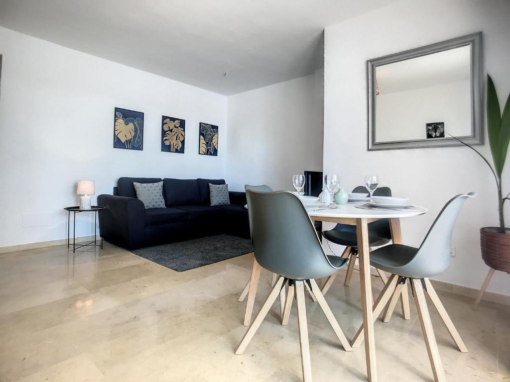 Duquesa Superb Seafront Apartment Marina Real - 3