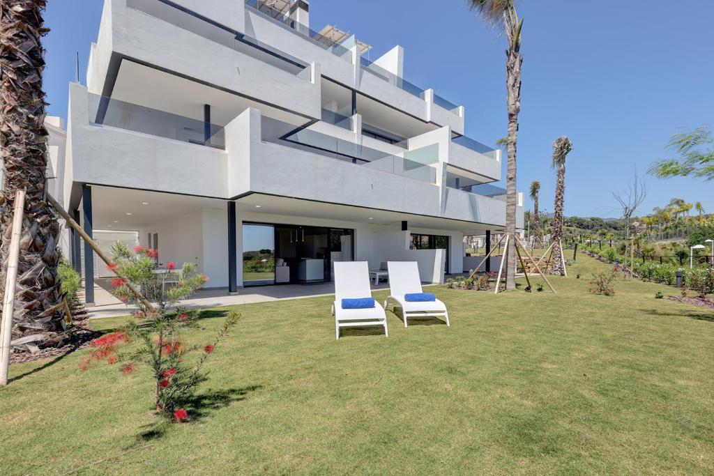 Brand New, Luxurious Ground Floor Apartment in Mirador de Estepona Hills - 2