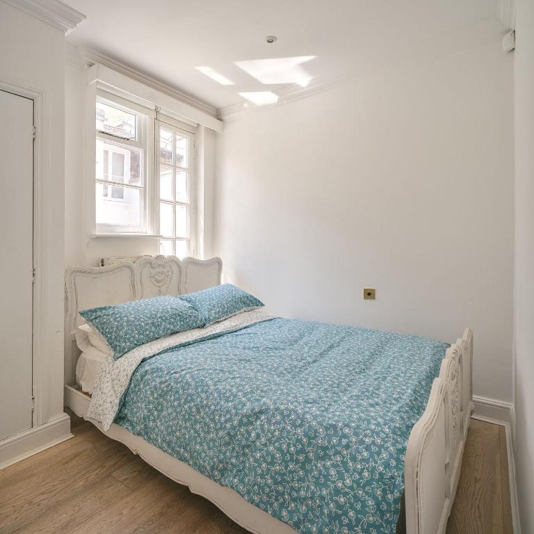 Stylish 3 bedroom town house photo