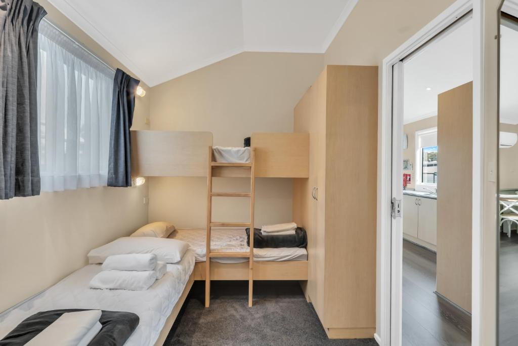 Spa Cabin (2BR)