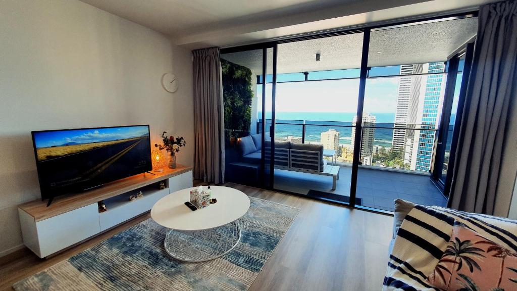 OceanView Oasis 2BR Apt - 5Mins to Beach - Family Resort, Gold Coast