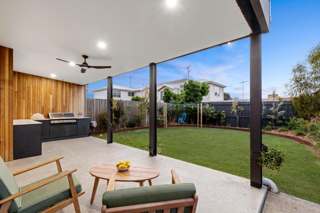 Sensational 4 Bedroom House - Free Parking - Free WIFI photo