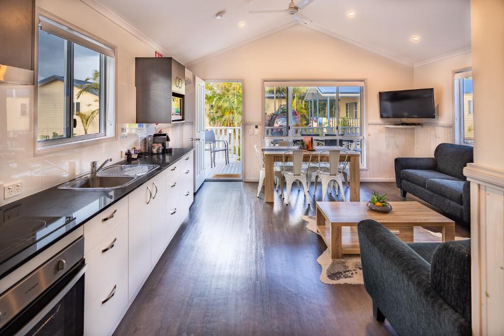Kitchen, Ingenia Holidays Soldiers Point in Port Stephens
