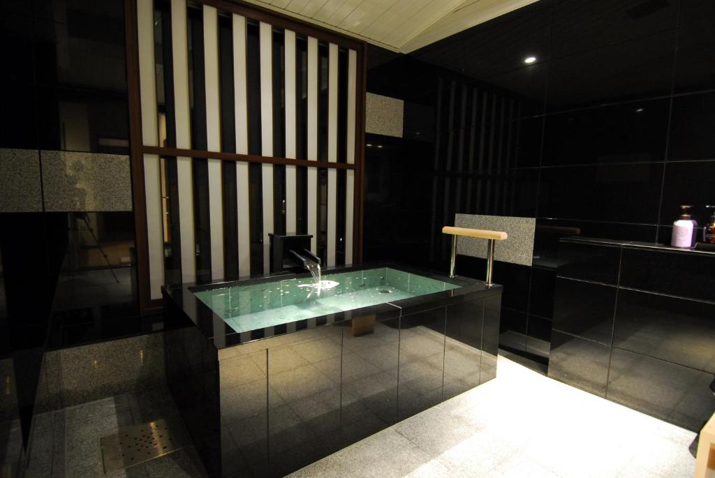 Hot spring bath