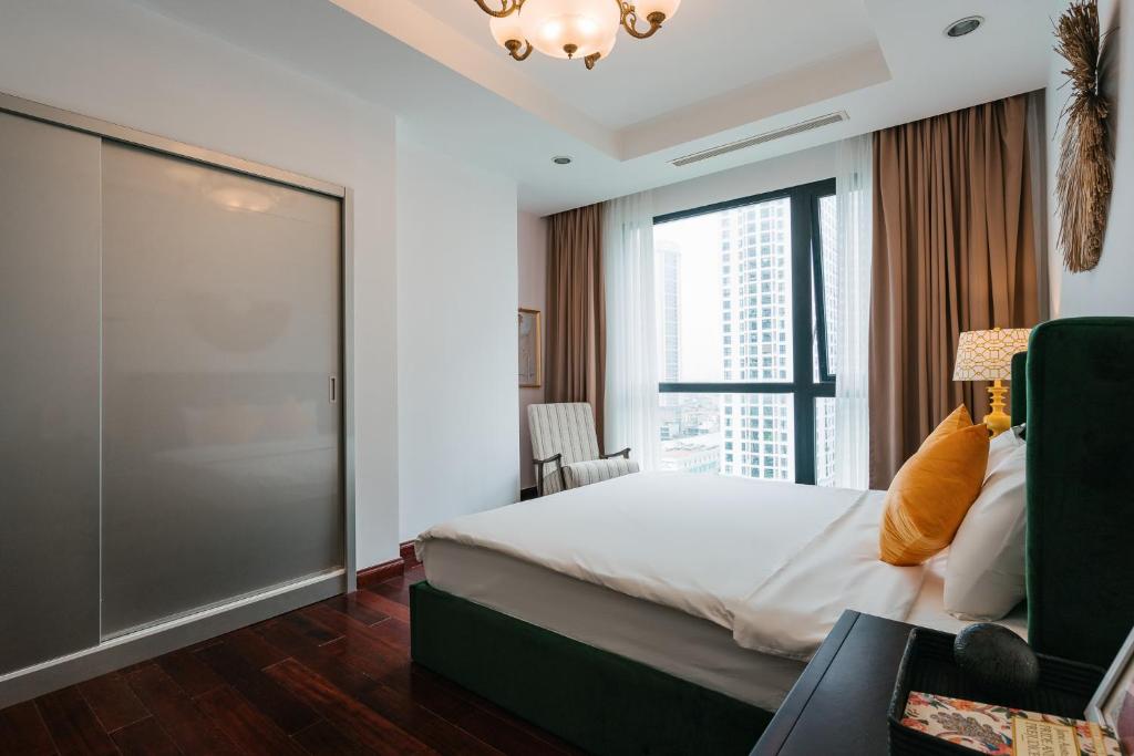 Vinhomes Royal City luxury serviced apartment photo