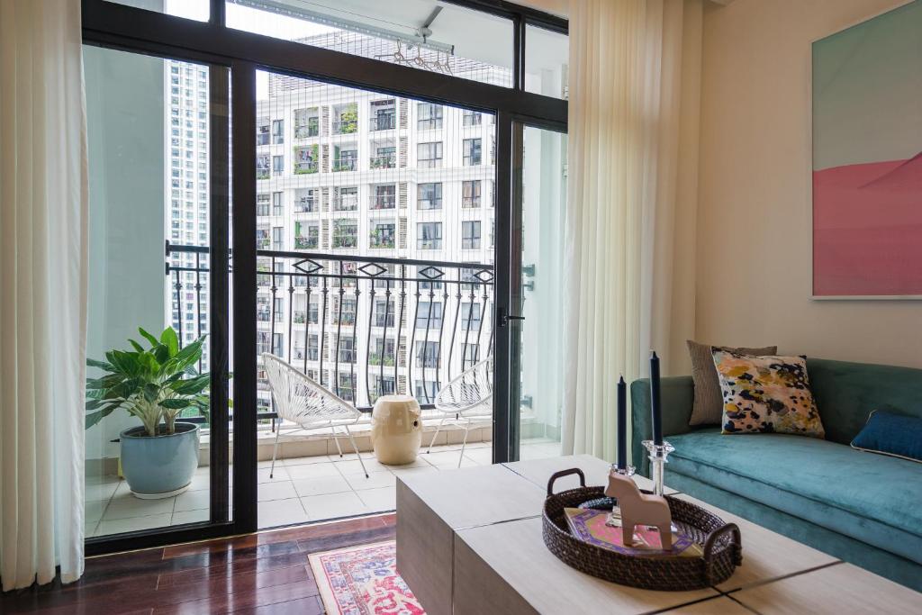 Vinhomes Royal City luxury serviced apartment photo