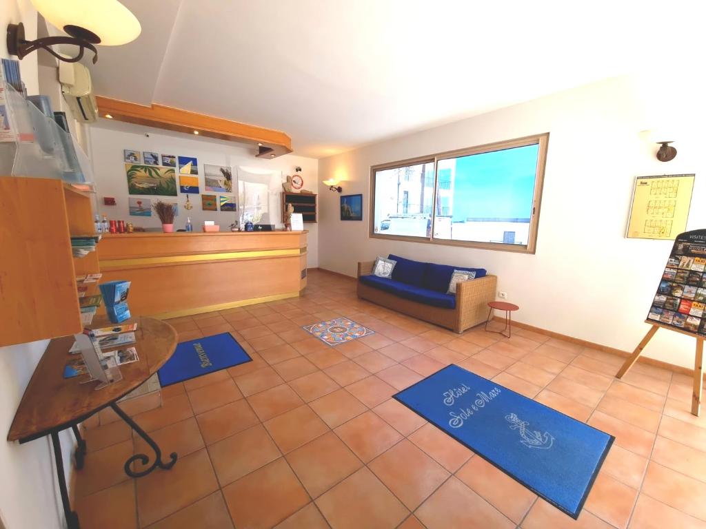 フロント・ロビー