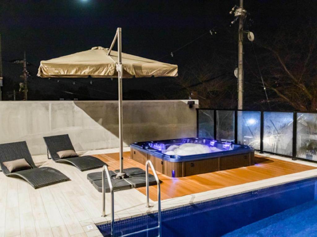 Swimming pool