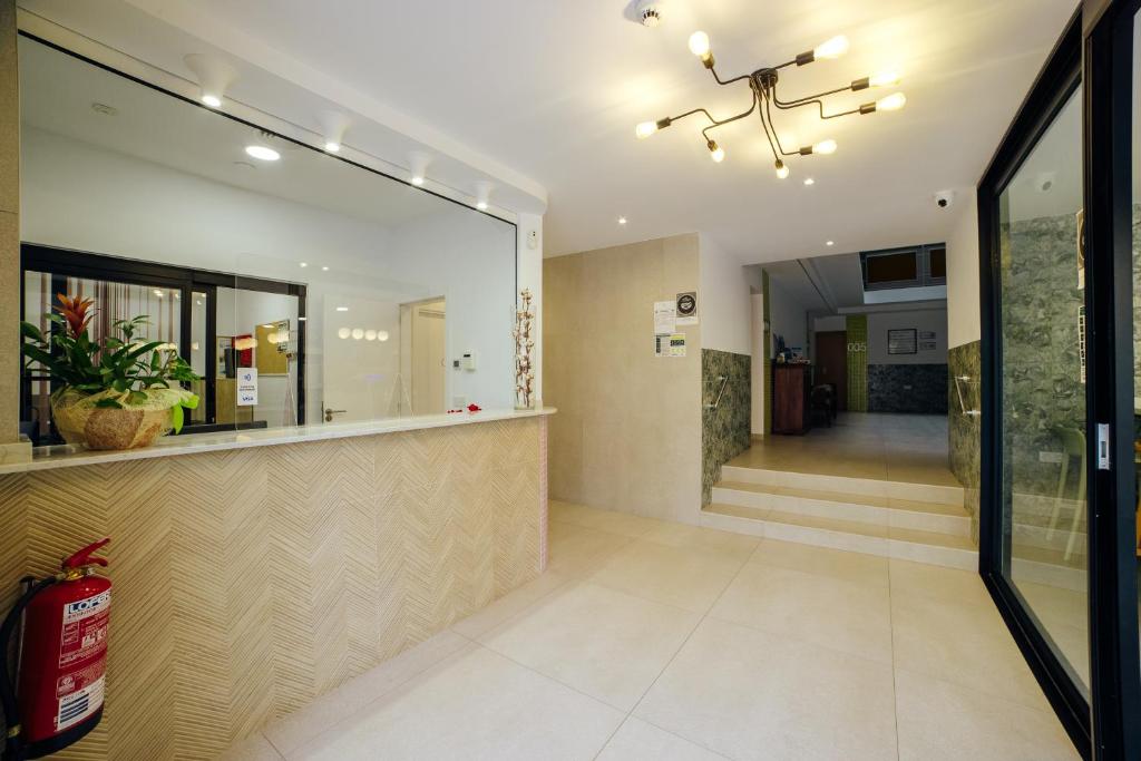 Apartamentos Palm Court — Hotel building in Benidorm, Valencian Community