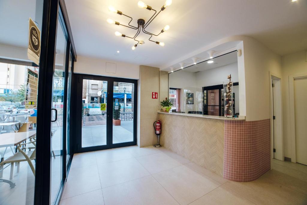 Apartamentos Palm Court — Hotel building in Benidorm, Valencian Community