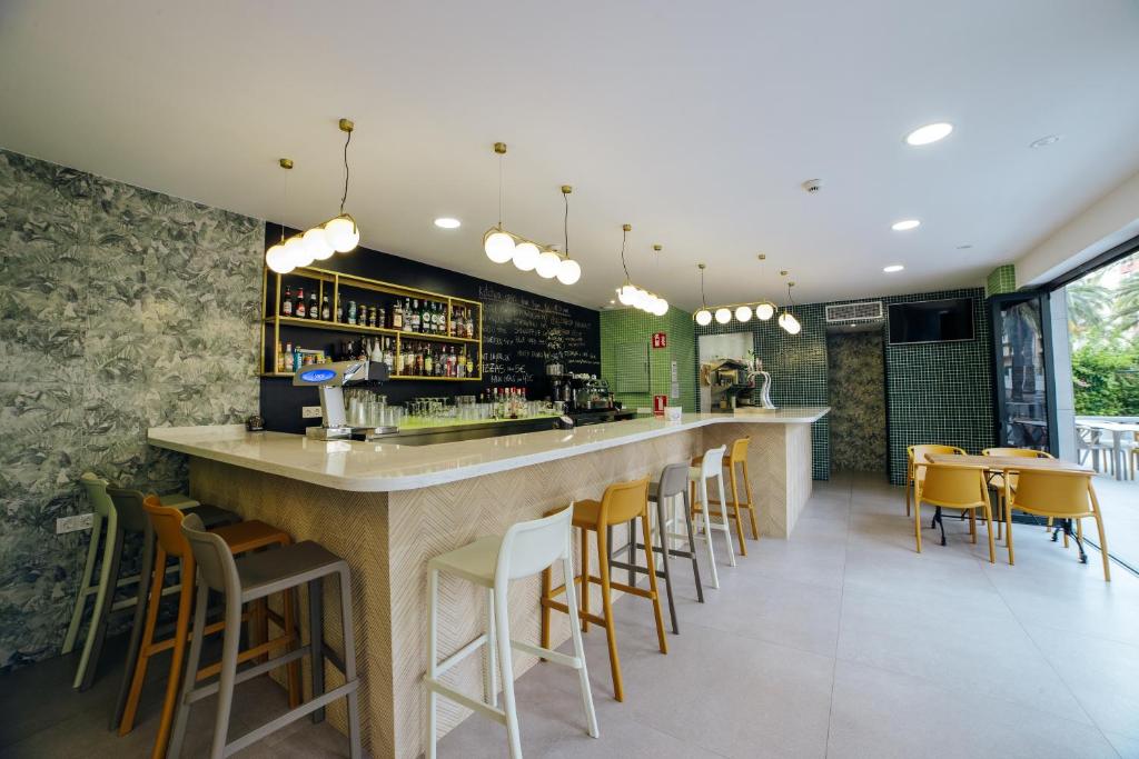 Apartamentos Palm Court — Restaurant & bars in Benidorm, Valencian Community
