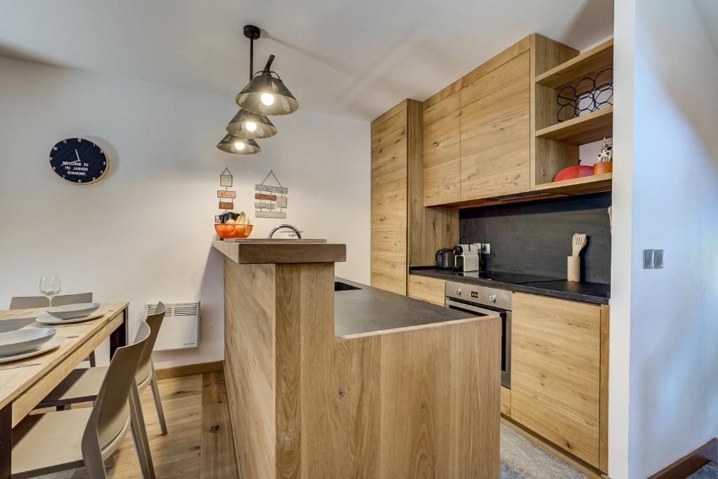 Pic Janvier, Alpes Agency, Les Praz, Chamonix, Sleeps 4-6 - 5