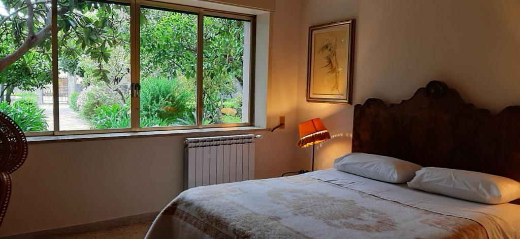 Colazione in giardino con vista mare, Milazzo