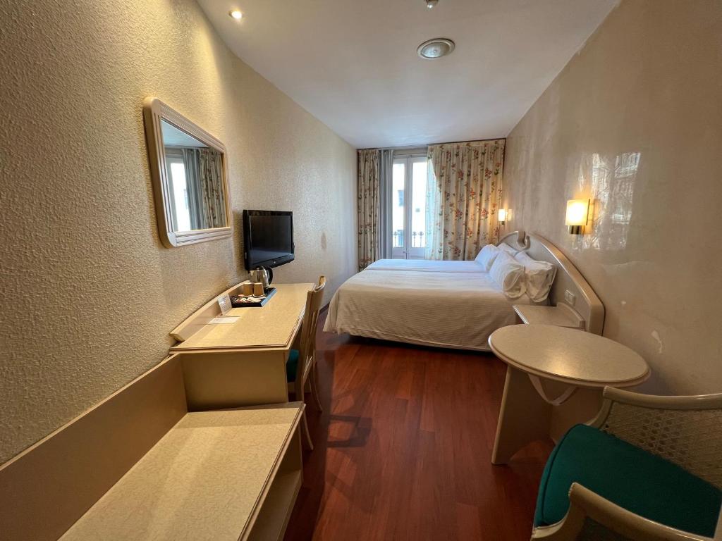 Hotel Lleó — Hotel rooms in Barcelona, Catalonia
