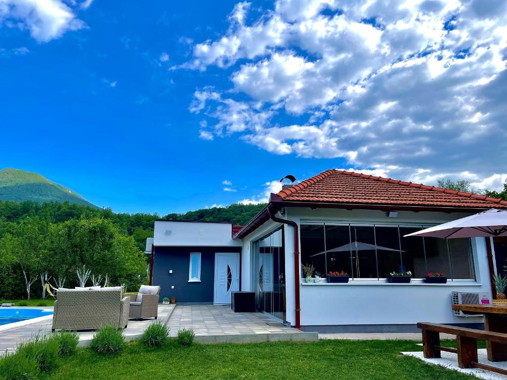 Crystal Račić - 3