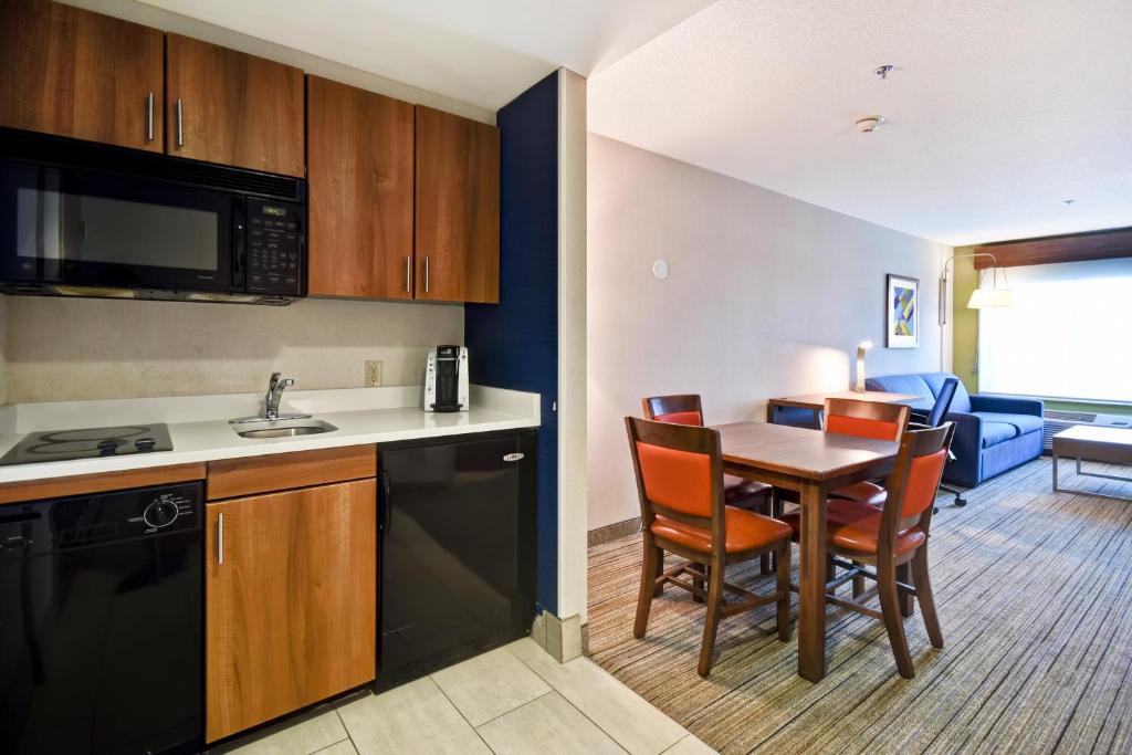 Holiday Inn Express Middletown/Newport photo