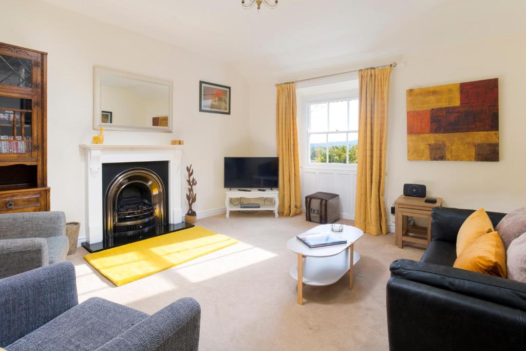 5 Lowfield, Ambleside photo 2