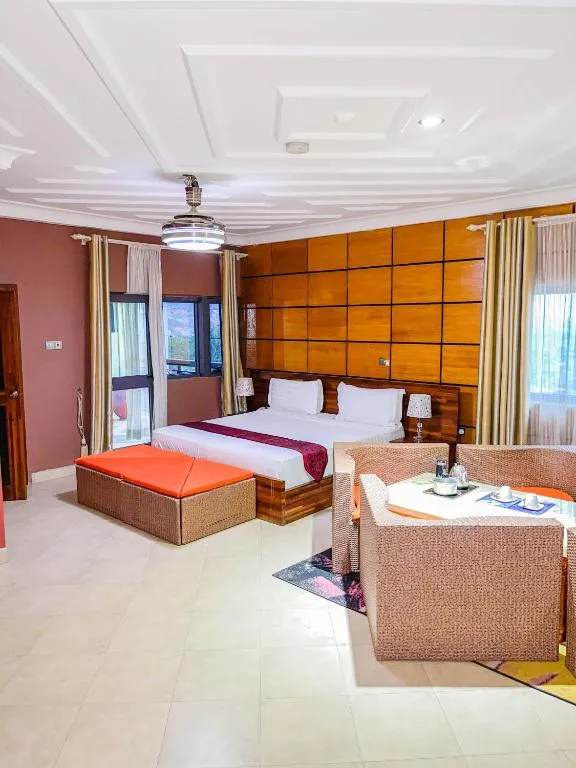 Triple Hill Hotel, hotel in Weija