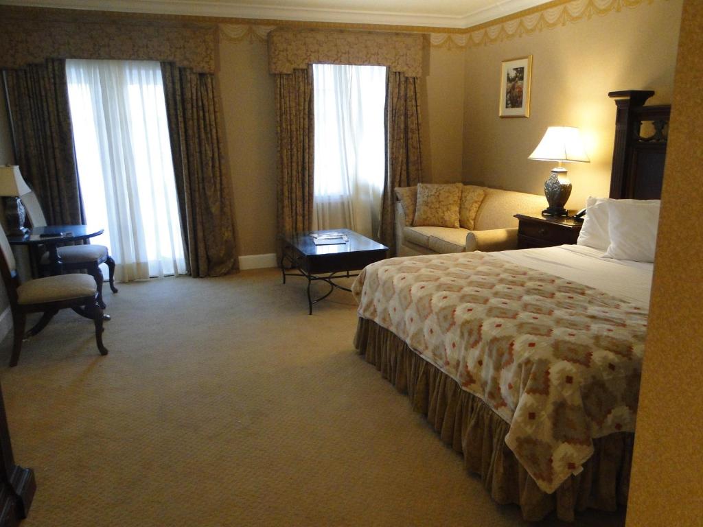 Phoenix Inn Resort photo