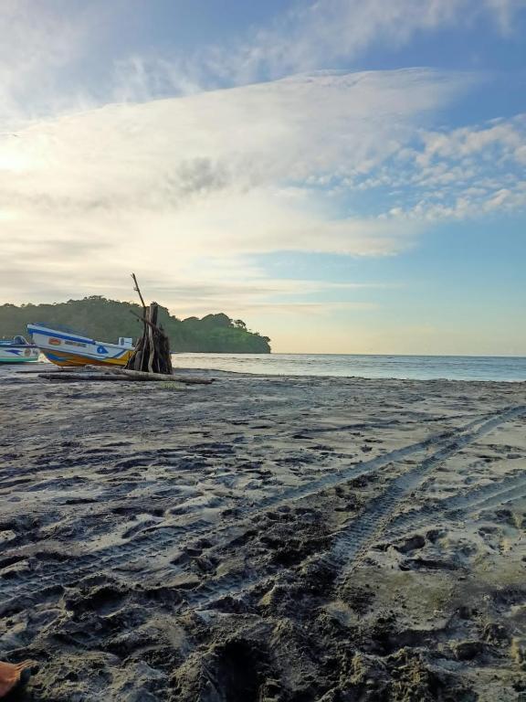 Hostal Camping Sin Fronteras Mompiche photo