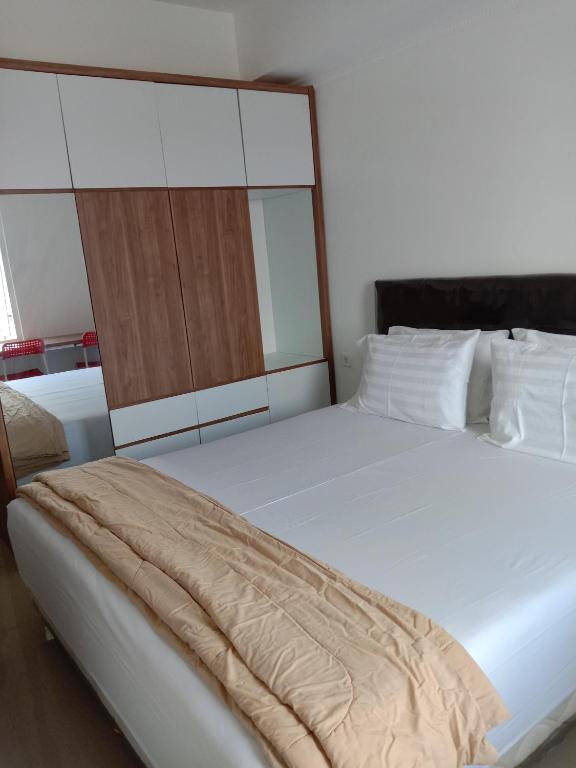 Comfy Studio Apartment in the city photo