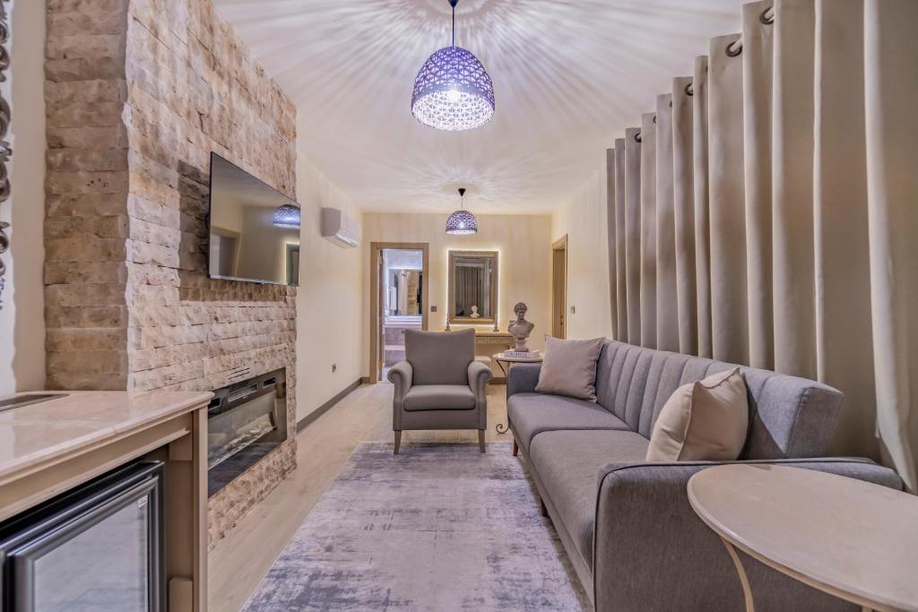 Shared lounge/TV area