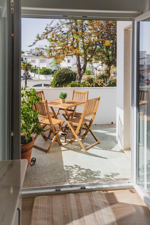 Lovely & bright renovated apt. w/ balcony in Lagos, Lagos